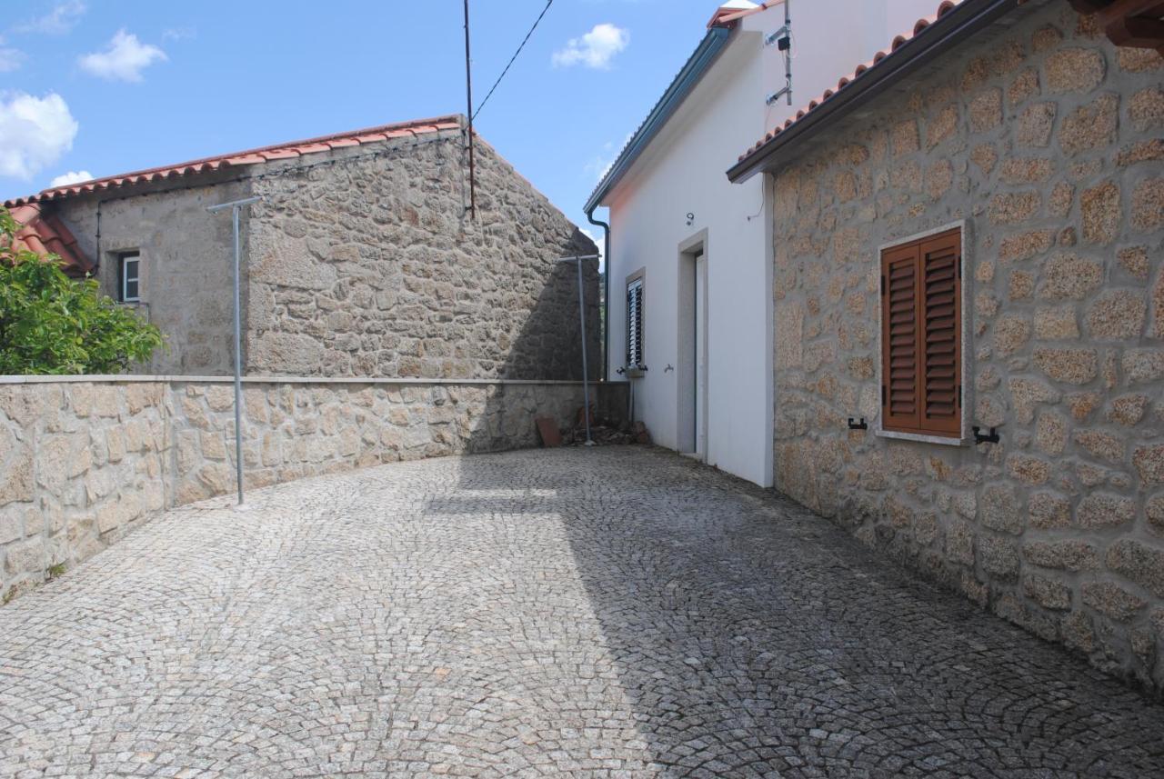 Moradia Familia Escoto Villa Monsanto Exterior photo