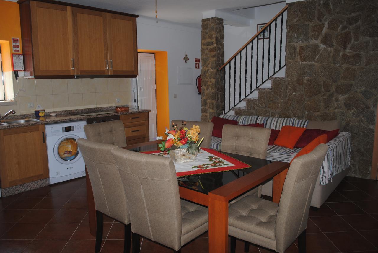Moradia Familia Escoto Villa Monsanto Exterior photo