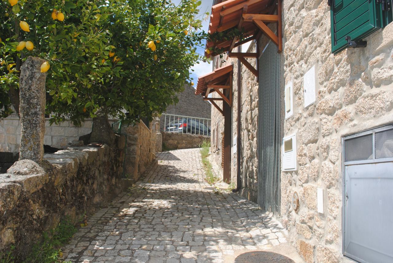 Moradia Familia Escoto Villa Monsanto Exterior photo